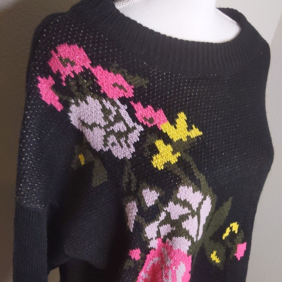 Umgee USA Black Floral Sweater Women’s Large | Lace-Up Back Long Sleeve Top - Picture 6 of 10